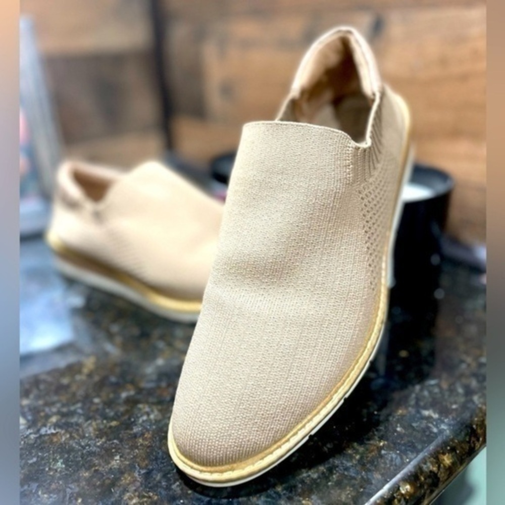Me Too Loafers /Flats woman’s size 10